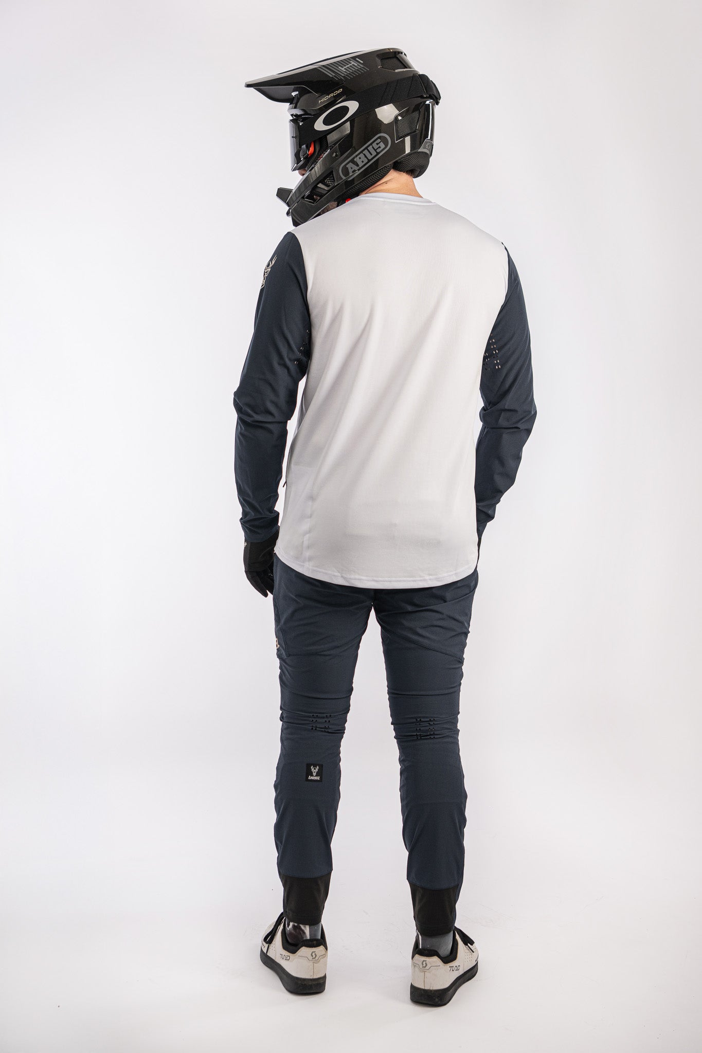 JERSEY MANGA LARGA WILD GRIS CLARO