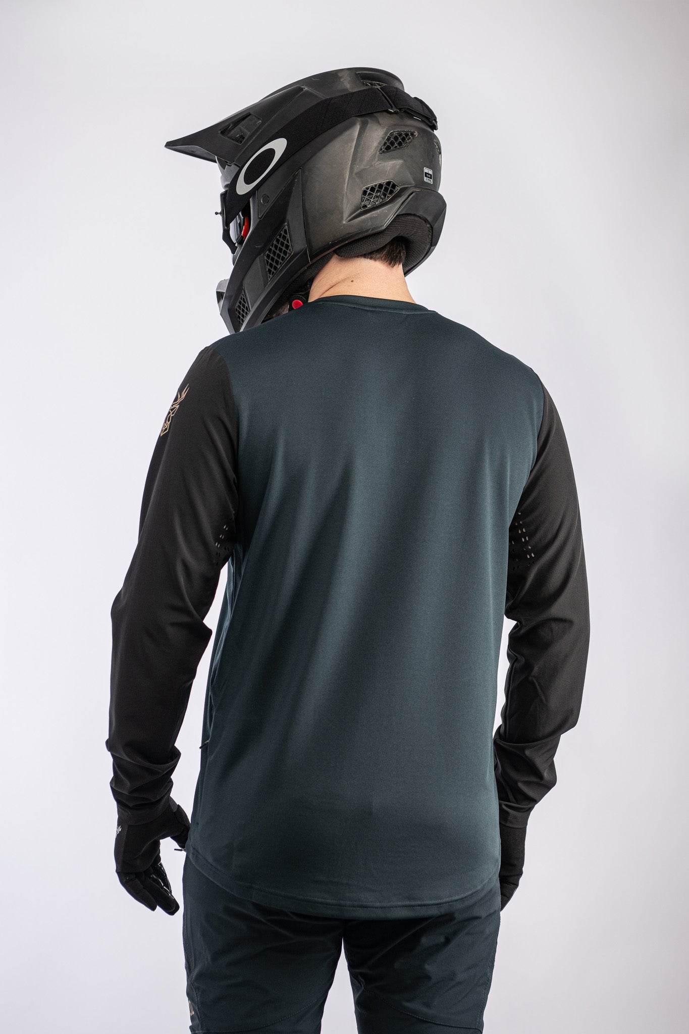 JERSEY MANGA LARGA WILD GRIS OSCURO