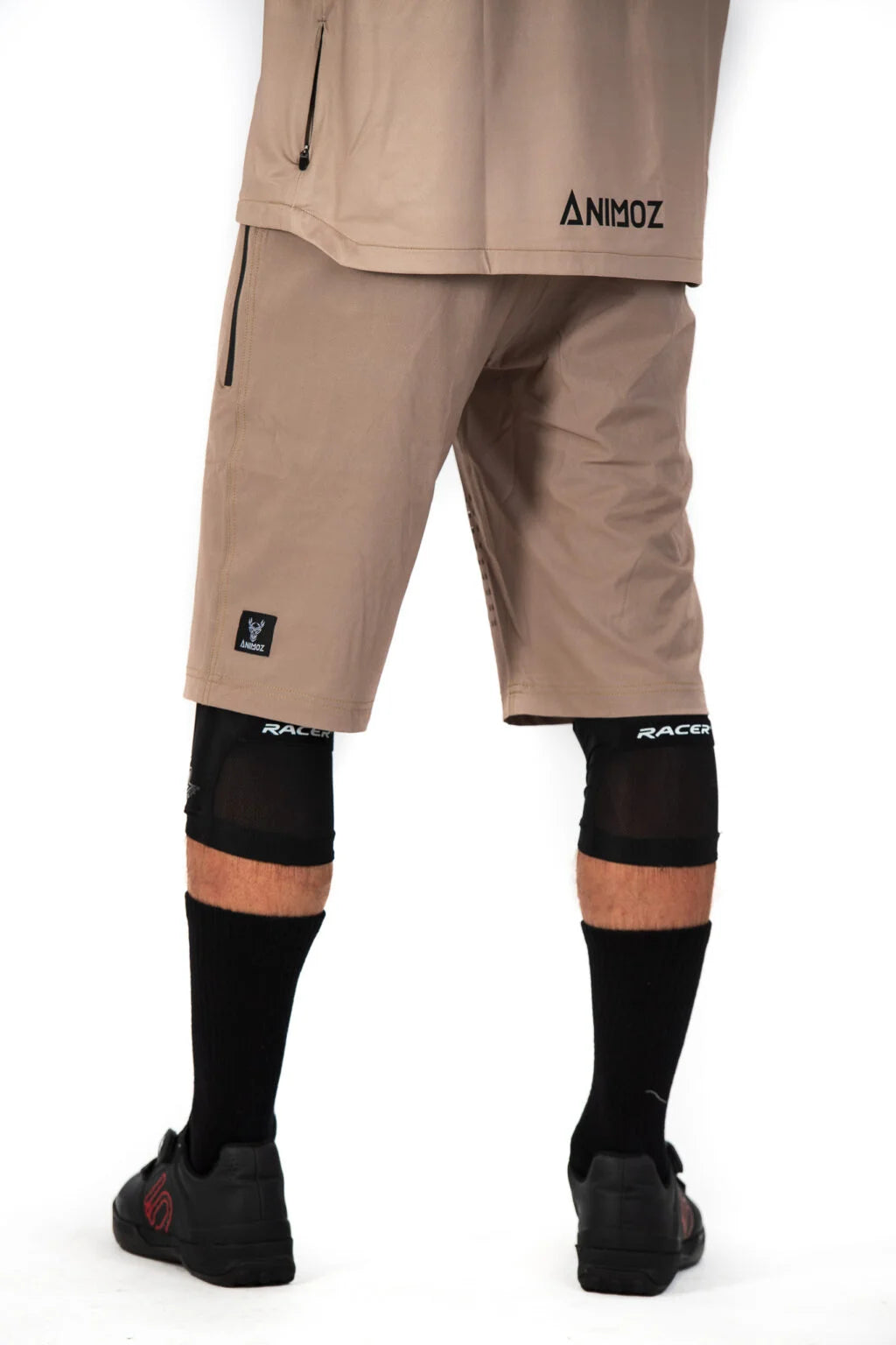 Short Animoz Wild con su Short Interior Camel