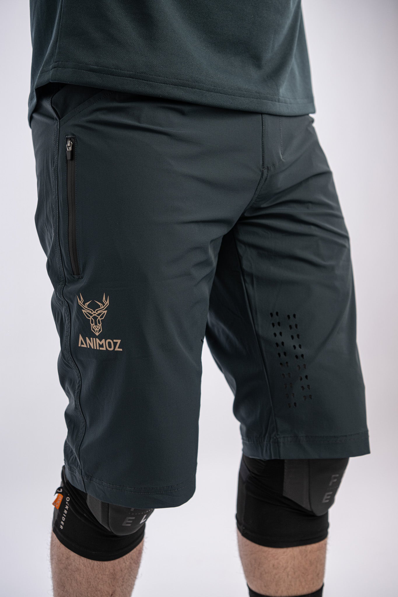 SHORT WILD GRIS OSCURO - AVEC PEAU
